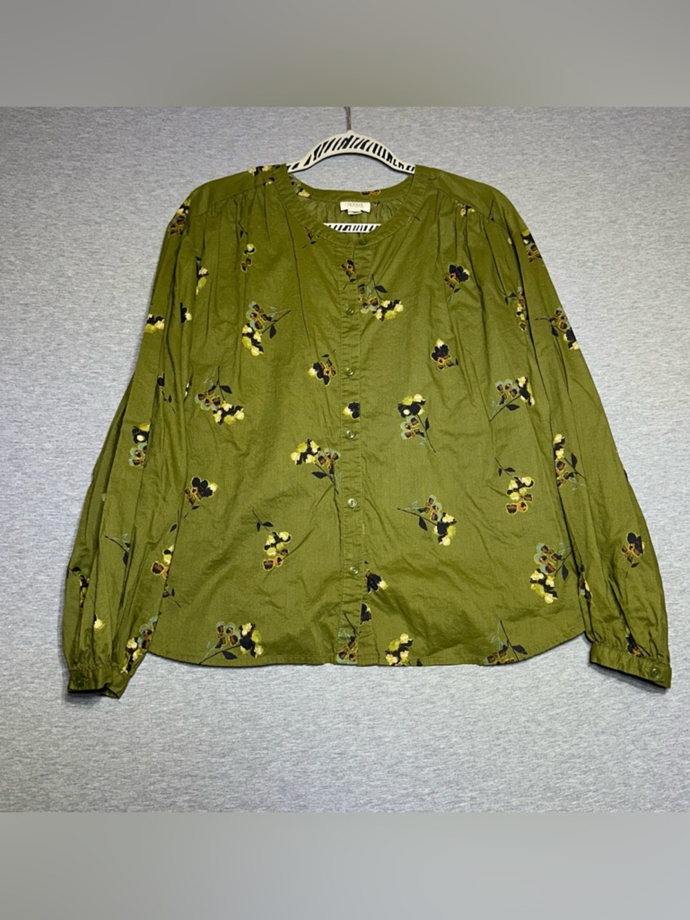 a.n.a Olive Green Floral Button-Front Blouse XXL size.